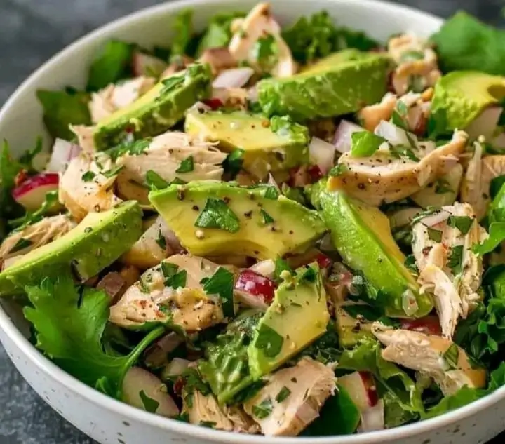 ENSALADA DE POLLO y AGUACATE