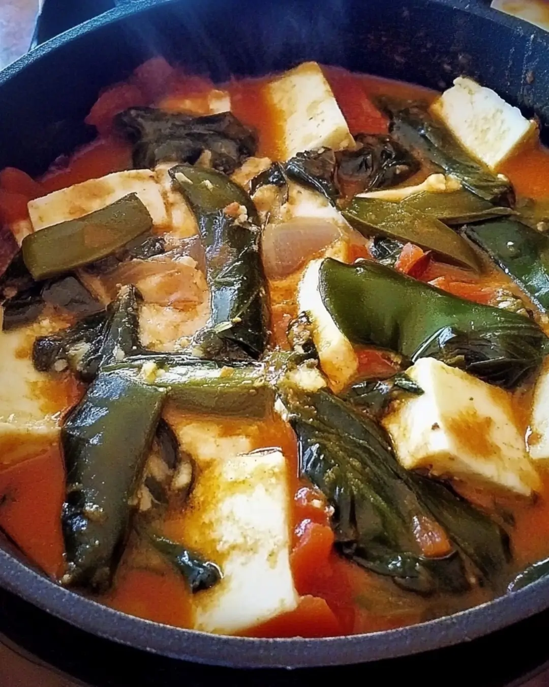 Rajas de Chile Poblano con Queso en Caldillo de Jitomate